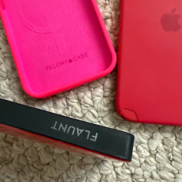 3 covers for iPhone 13 pro - Picture 2 of 2